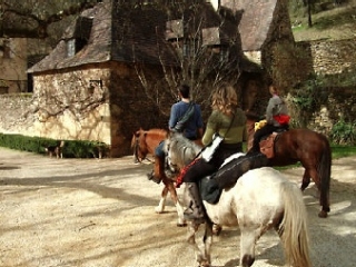  Paseo por un pequeño pueblo de Dordoña 